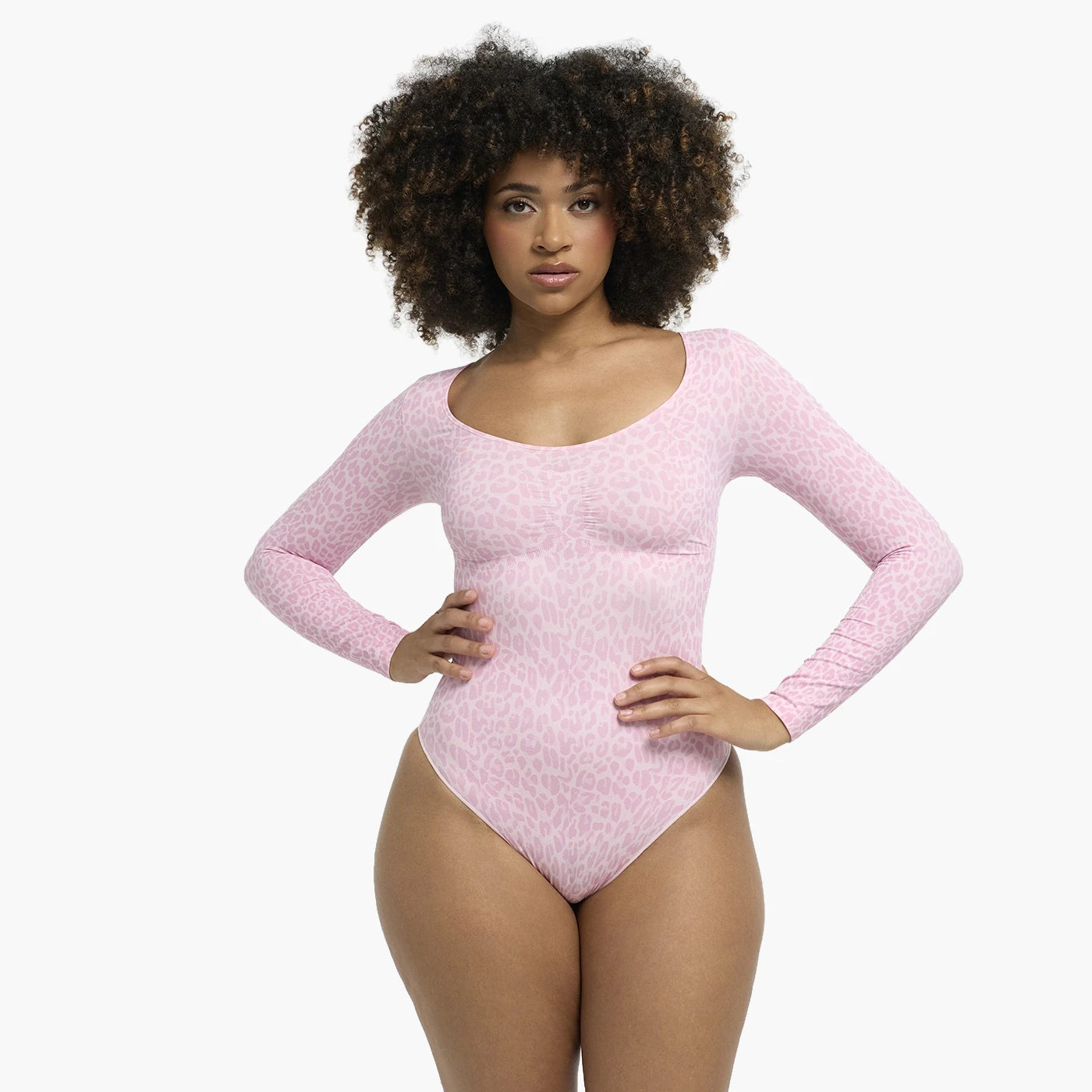 Das Model ist 1,77m groß und trägt Größe L.