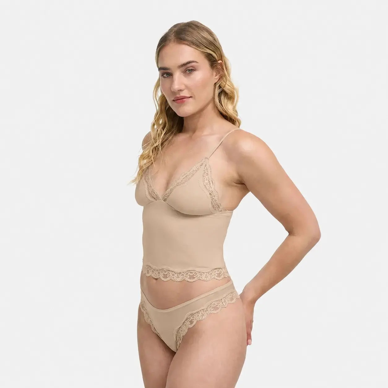 Top met diepe hals en kant