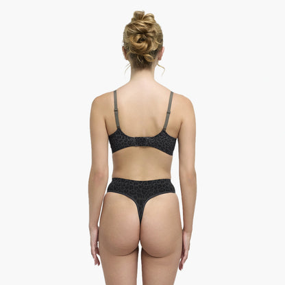 Das Model ist 1,73m groß und trägt Größe S.