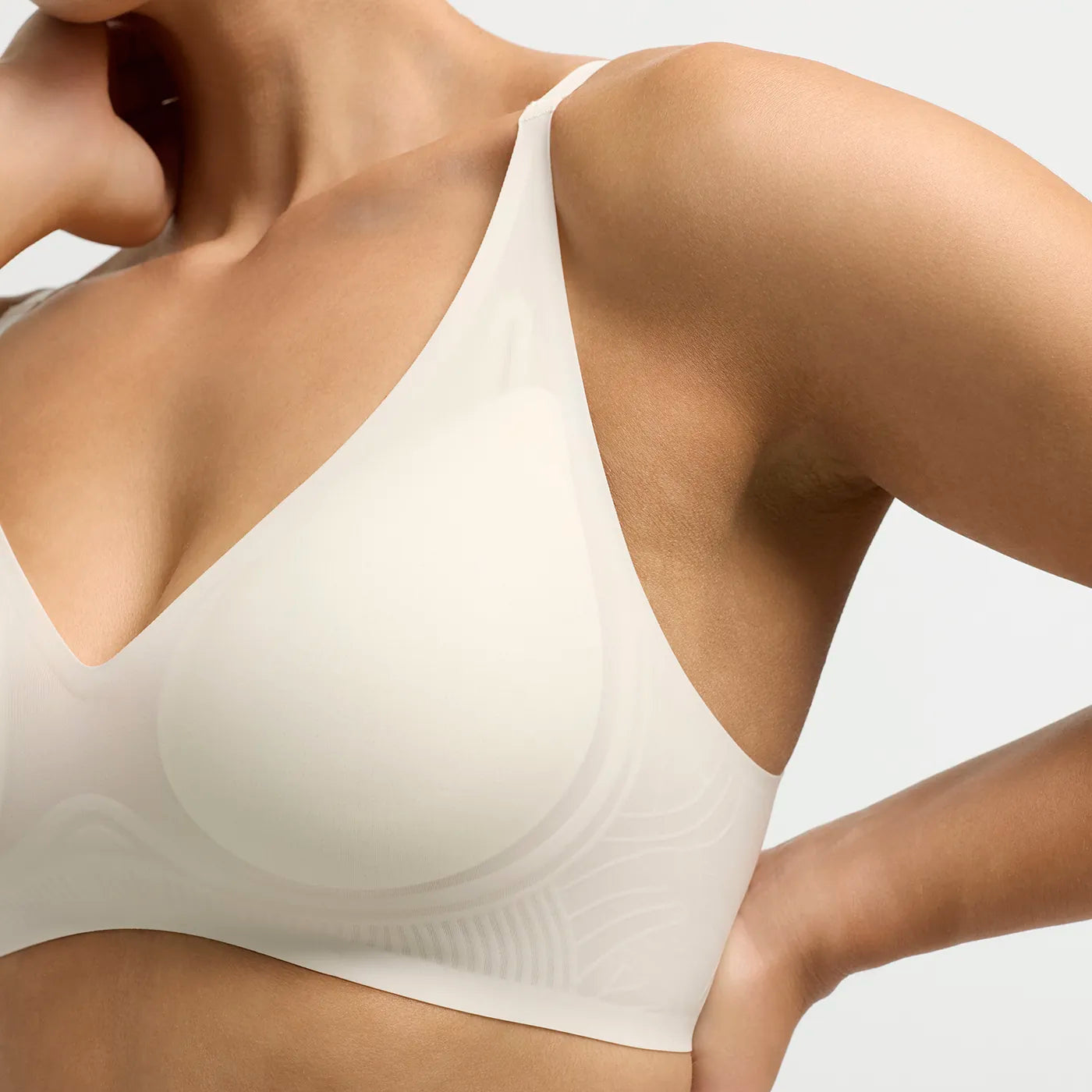 Das Model ist 1,67 m groß und hat die Körbchengröße 80C
