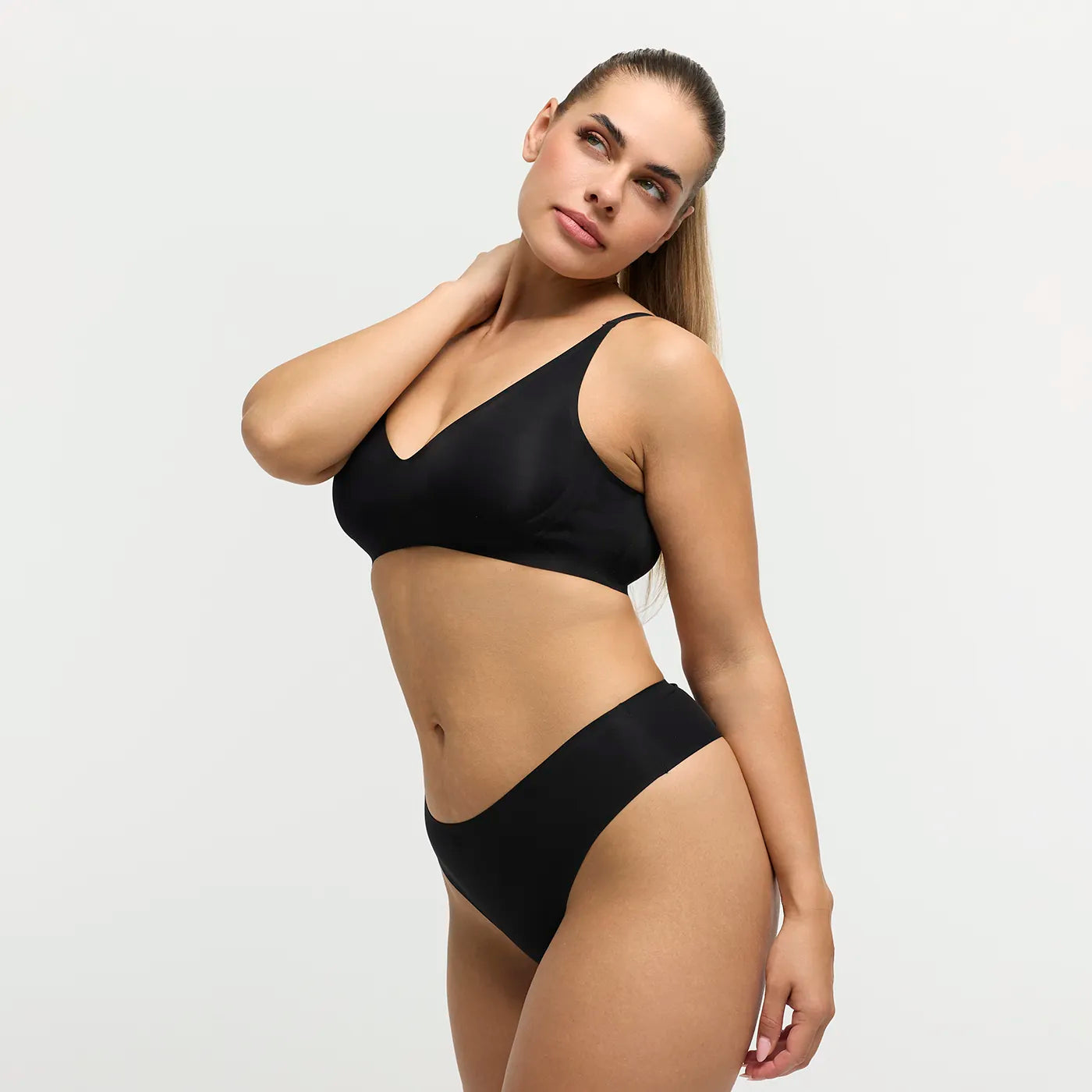 Das Model ist 1,67m groß und trägt Größe M.