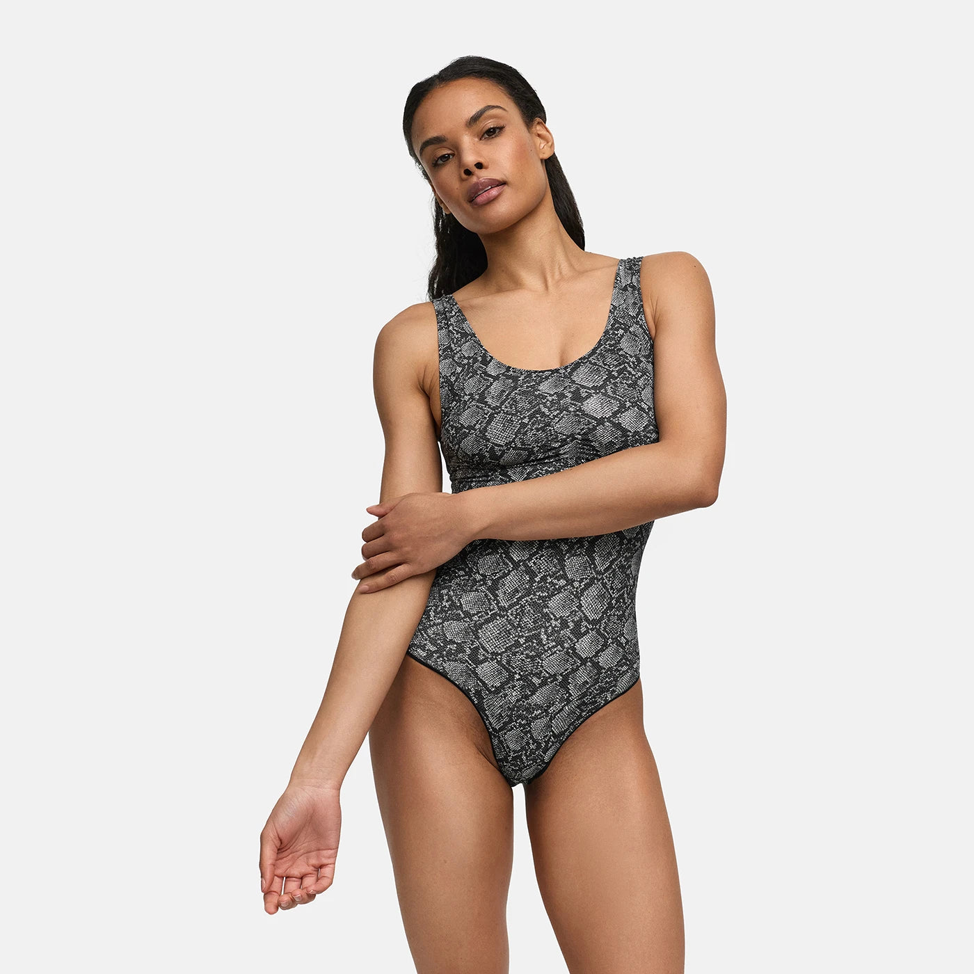 Body de tirantes reductor y moldeador con tanga